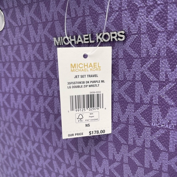 MICHAEL KORS Jet Set Lg Ombré Sign Logo Double Zip Wristlet Phone
Dark Purple - Picture 16 of 16